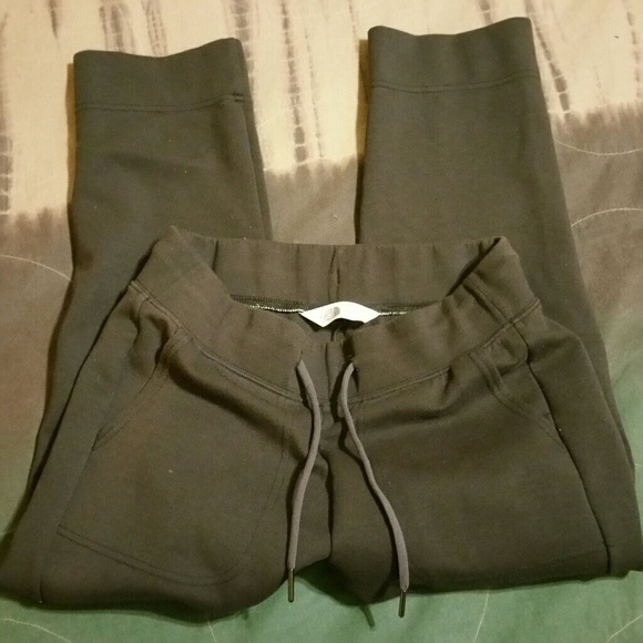 The North Face Pants - The North Face cropped sweats Excellent S
